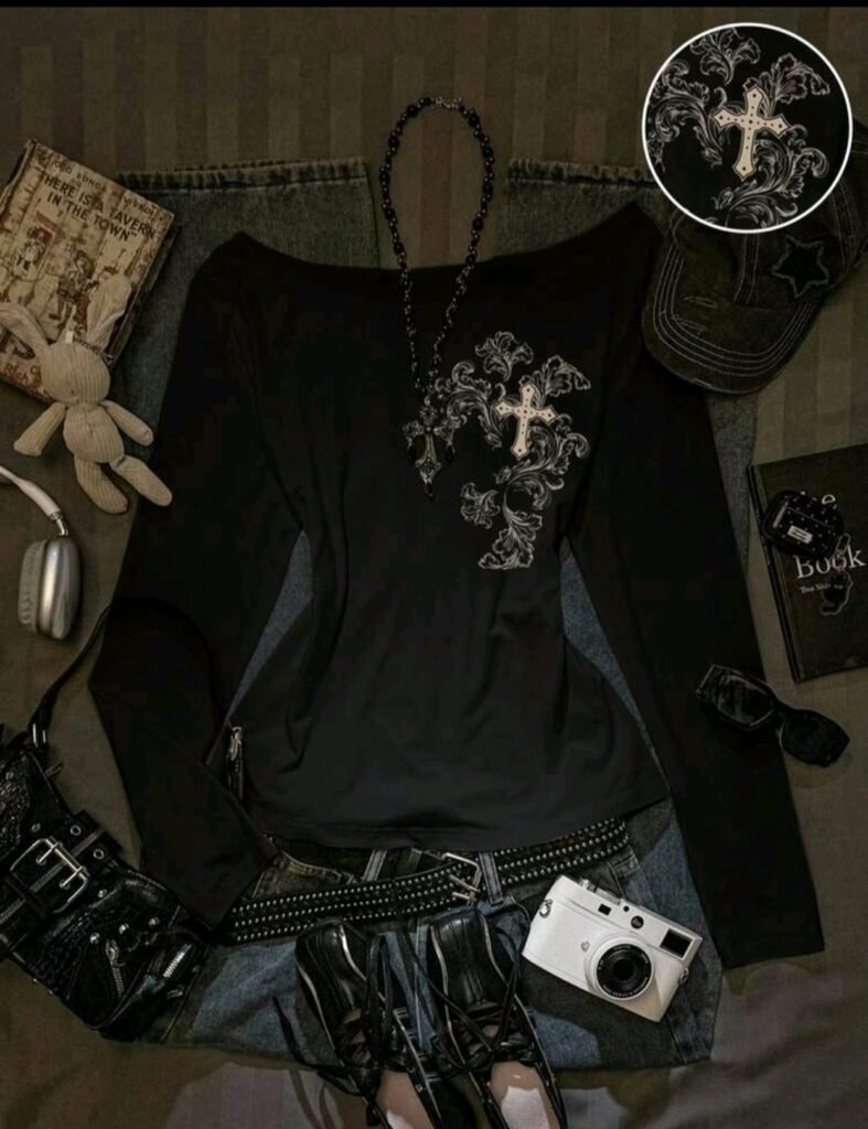 Polo Noir Crucis – Cruz Gótica Ornamental
