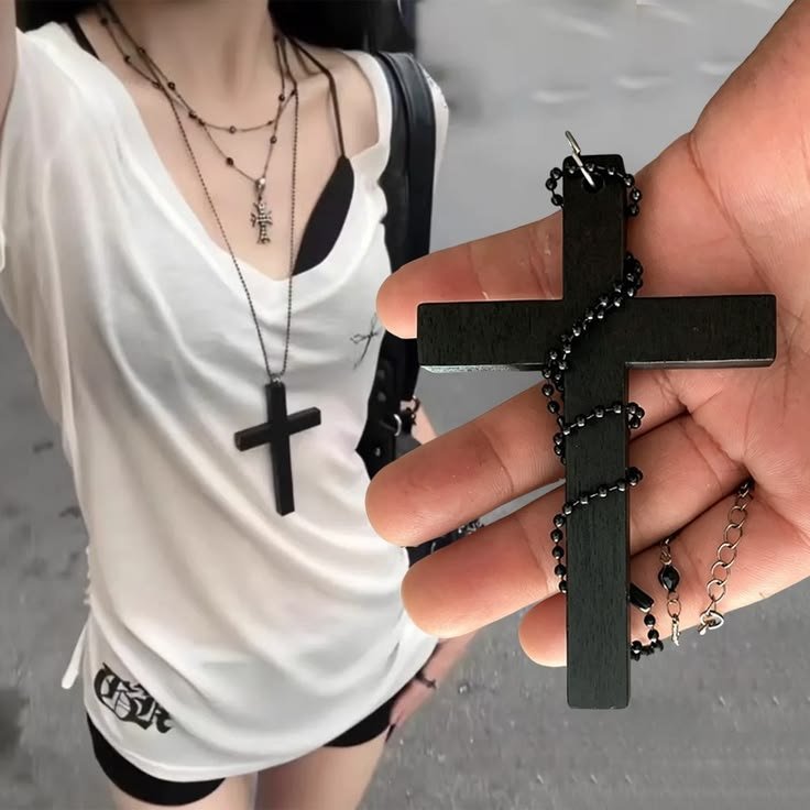 Collar Dark Cross night