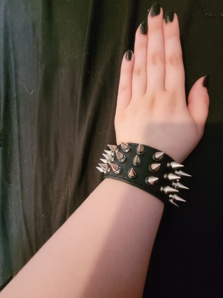 Pulsera Dark Spikes